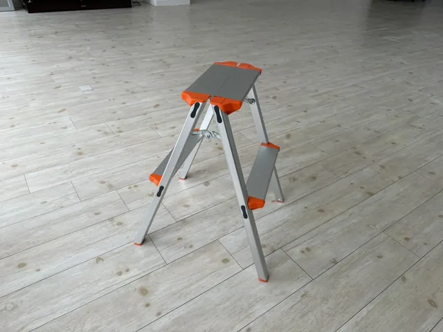Step ladder (small)
