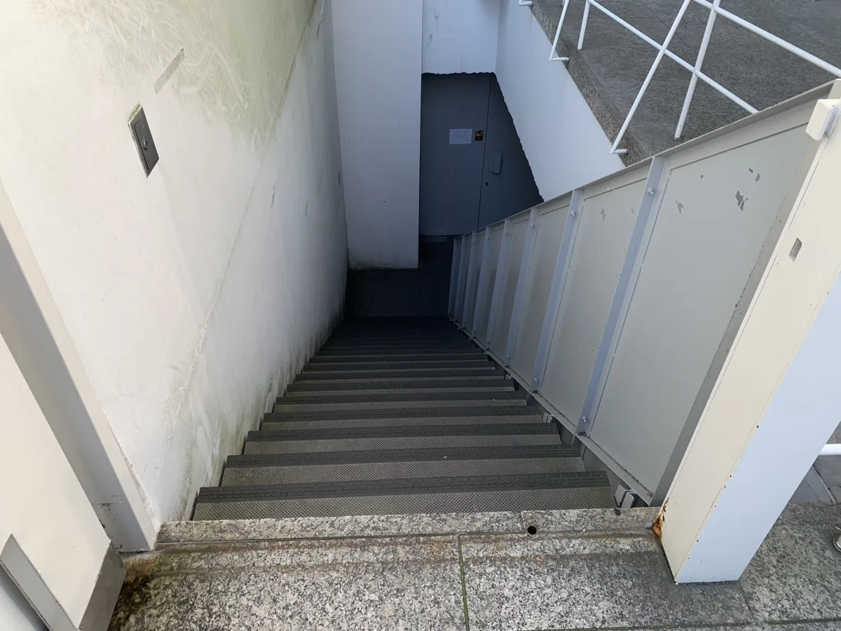 外階段からの経路