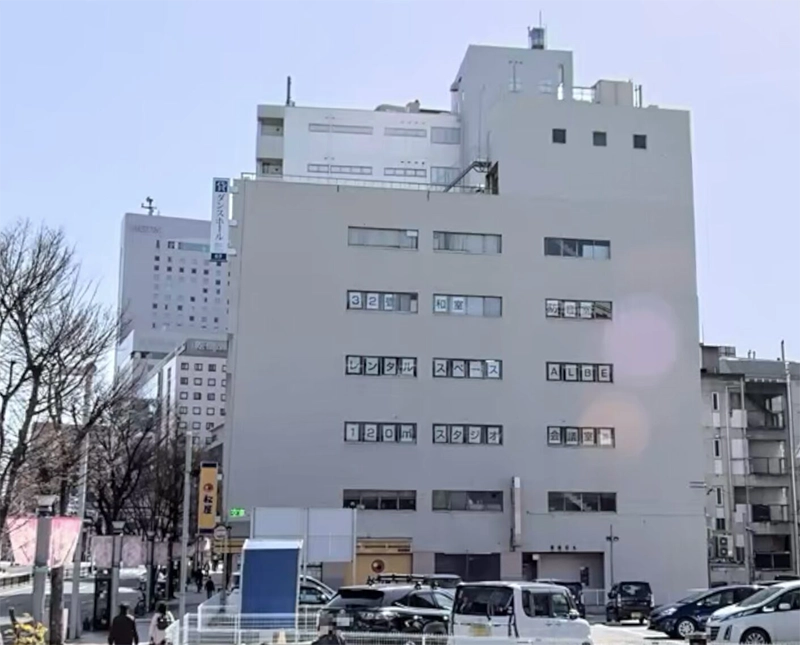 The building housing ALBE Meieki Free Space