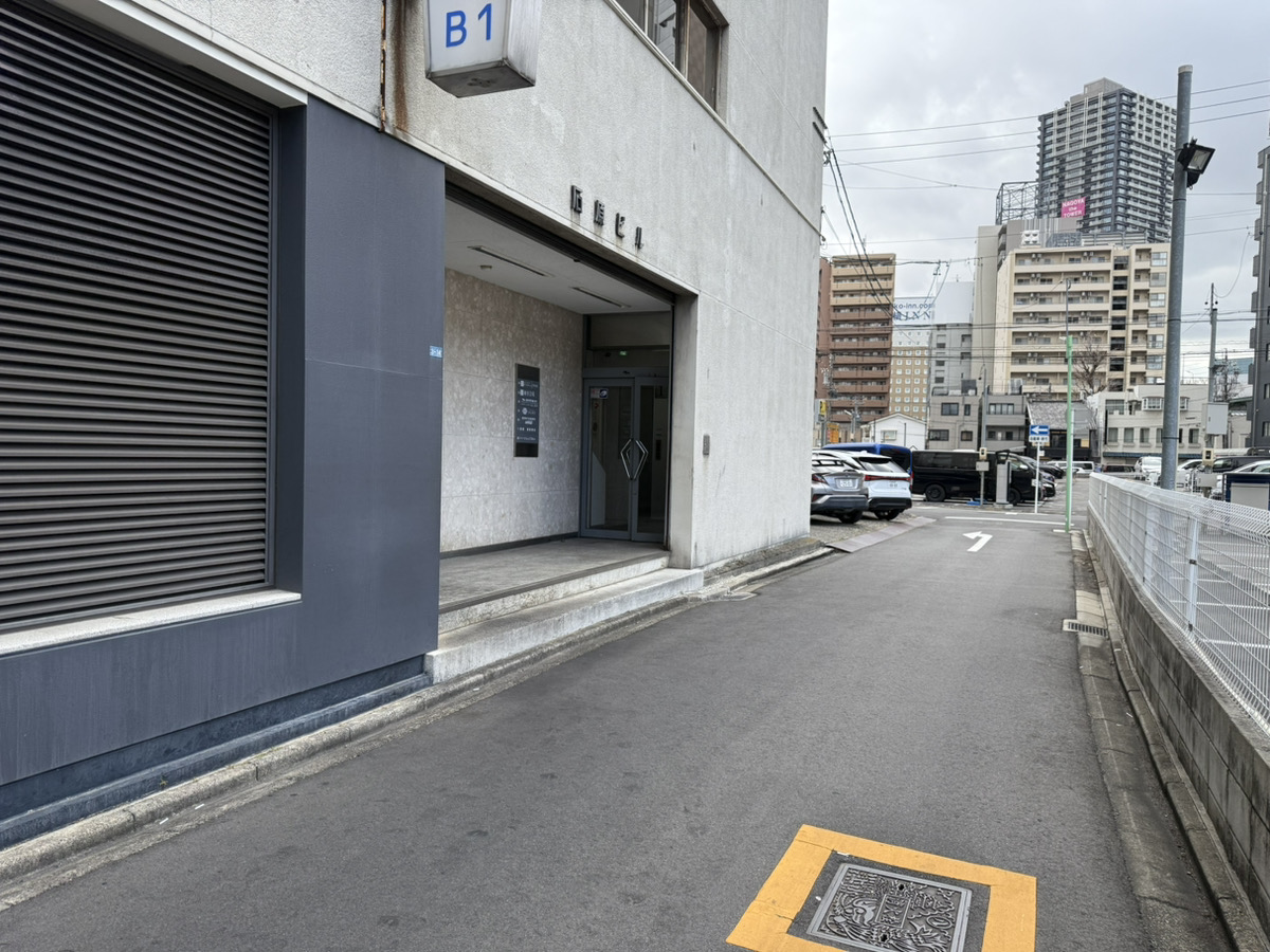 ビル入り口
