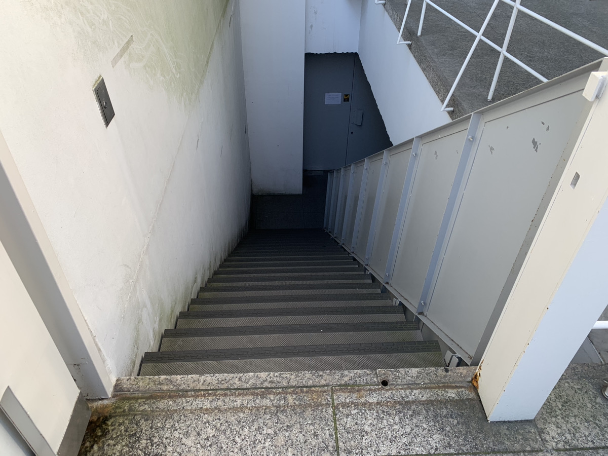 外階段からの経路