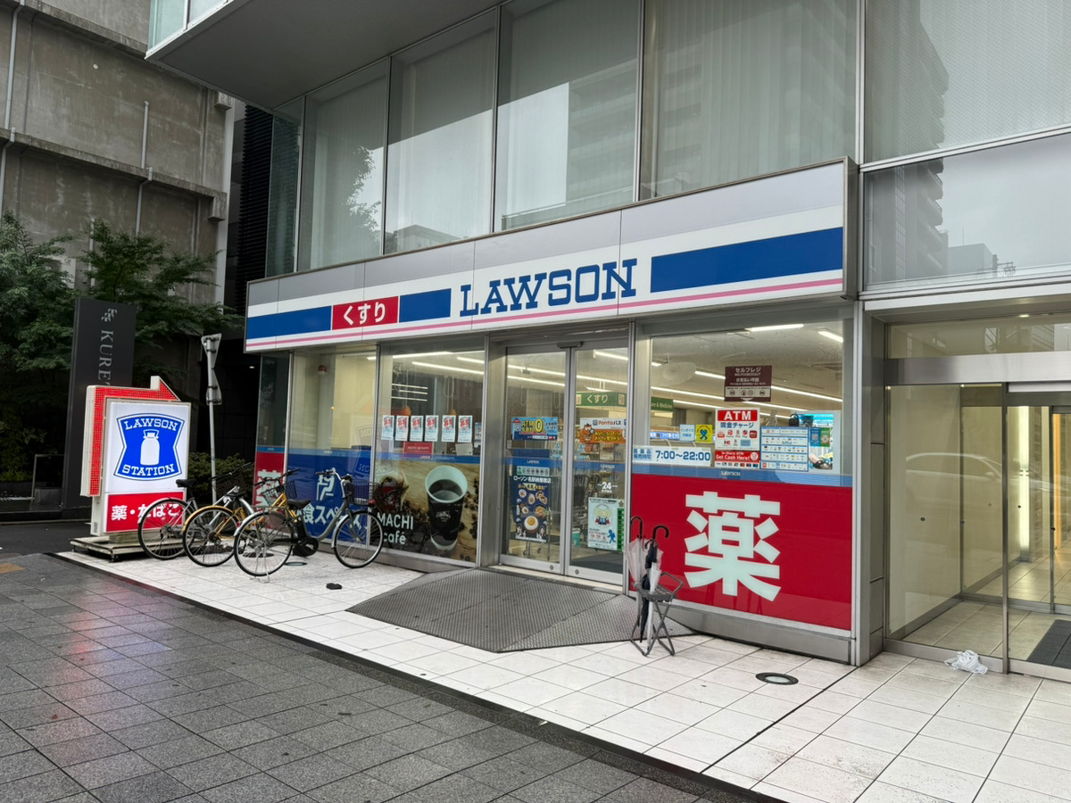 名駅フリースペースのコンビニ